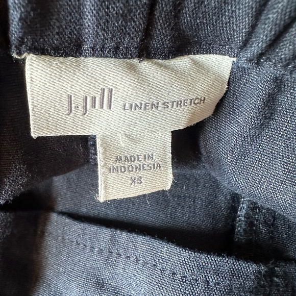 J. Jill navy linen, straight pants, detail at hem.  Side zip, elastic back. - Picture 4 of 15